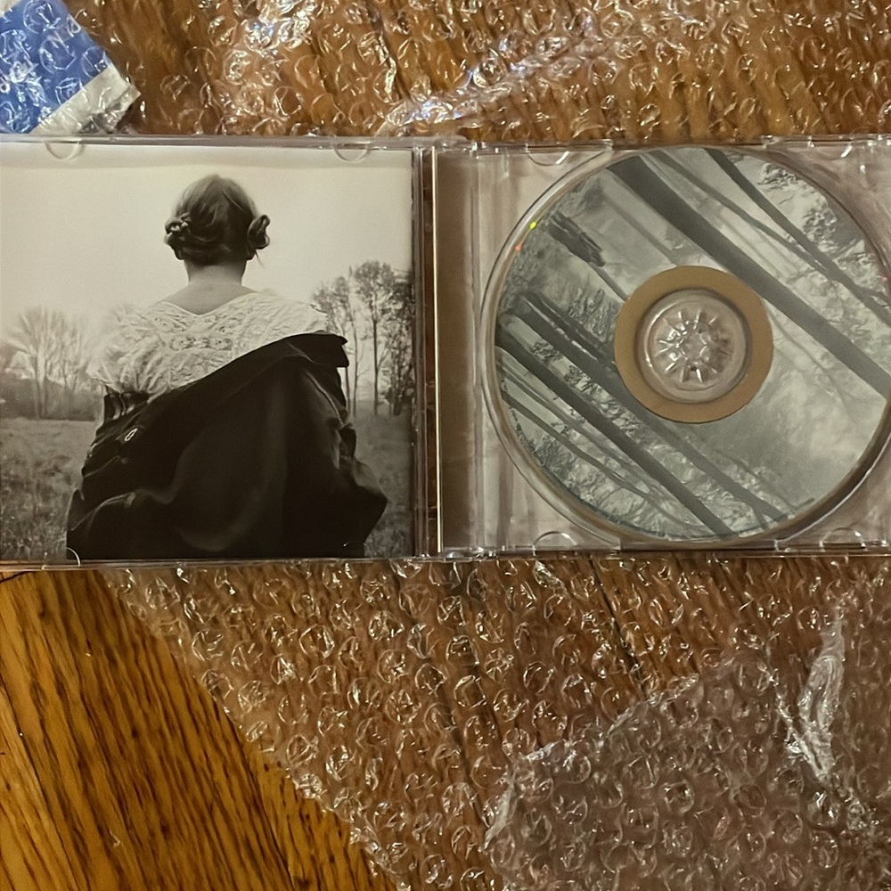 SOLD DO NOT BUY Taylor Swift signed Folklore cd - Picture 5 of 6